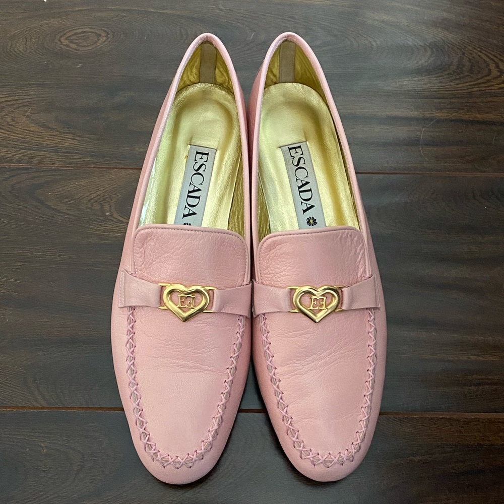 💖ESCADA Baby Pink & Gold Heart Leather Loafers💖